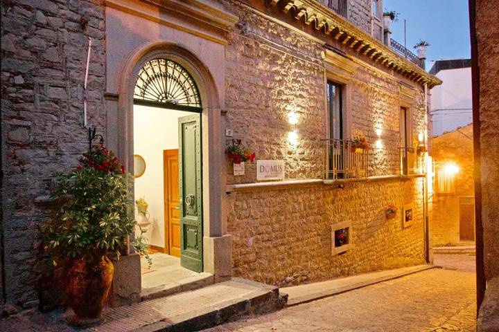 Location de vacances pour 2 personnes, avec vue et terrasse, animaux acceptés à Montalbano Elicona