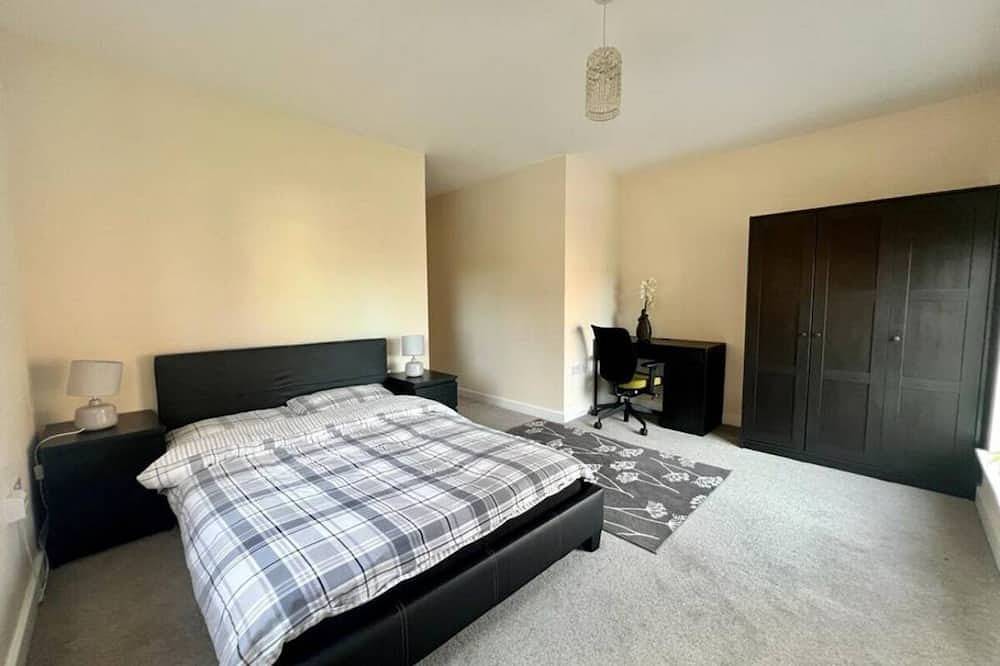 2 Bedroom House in Quiet Neighbourhood, Conveniently Located- 2 Parking Spaces in Kent Downs