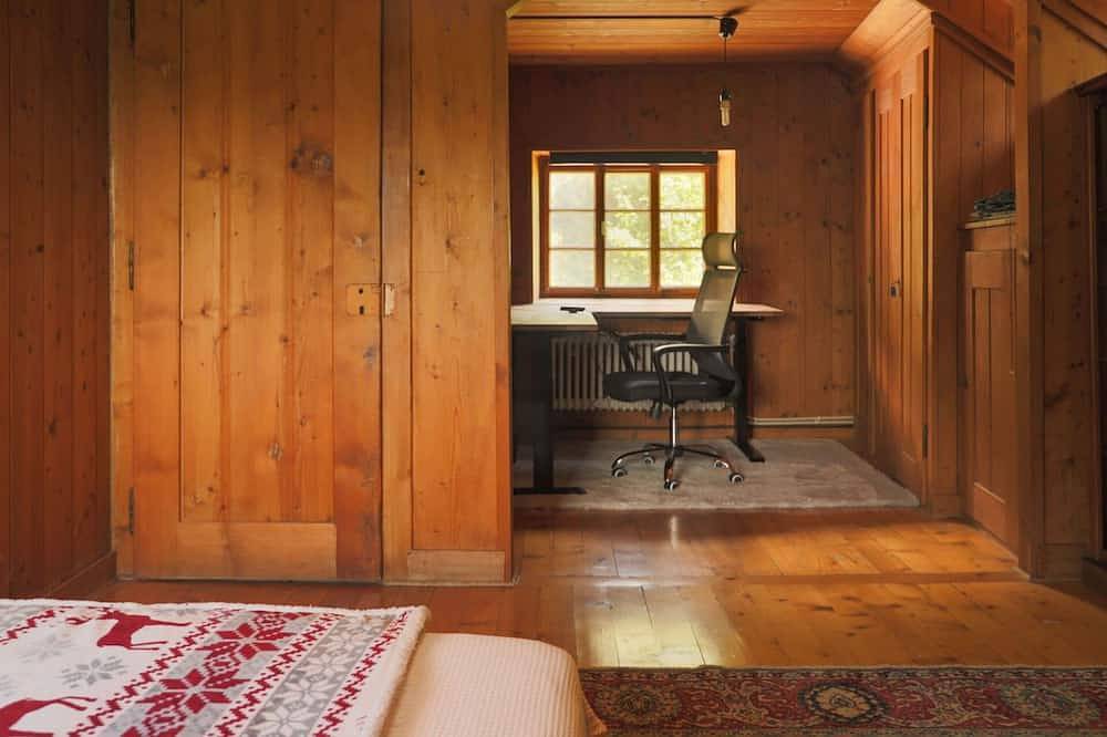 Stunning private villa for 5 guests with Wifi, Tv, terrace, pets allowed and panoramic view in Rochers-de-Naye, Montreux