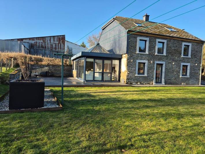 Location de vacances pour 10 personnes, avec jardin et jacuzzi à Bastogne