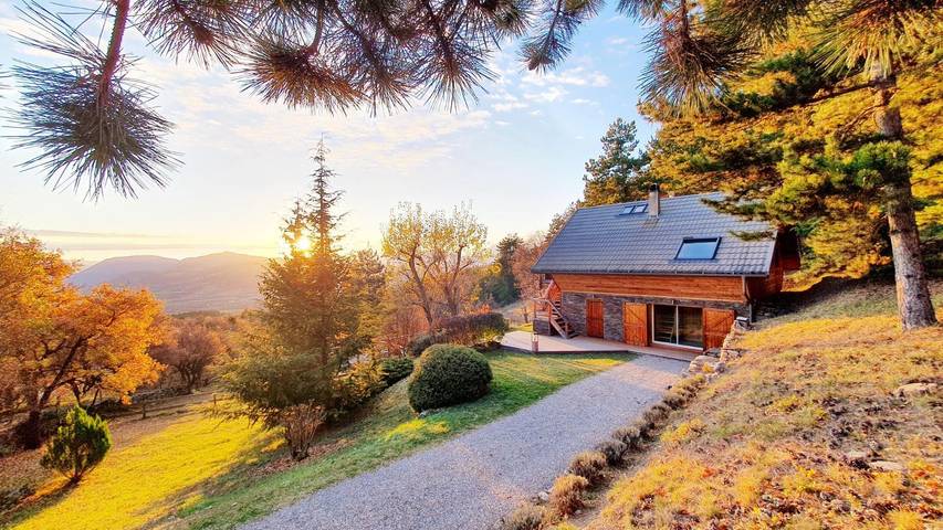 Gîte pour 2 personnes, avec jardin à La Bâtie-Neuve