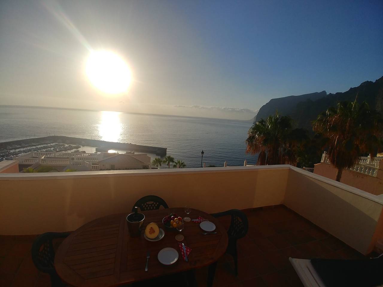 Apartamento entero, Vivienda vacacional "Los Gigantes" con Wi-Fi, balcón y terraza in Playa de los Guíos, Santiago del Teide