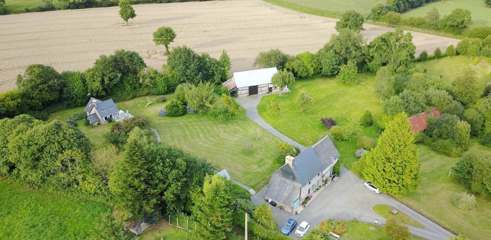 Location de vacances pour 4 personnes, avec jardin à La Chapelle-Urée - 2