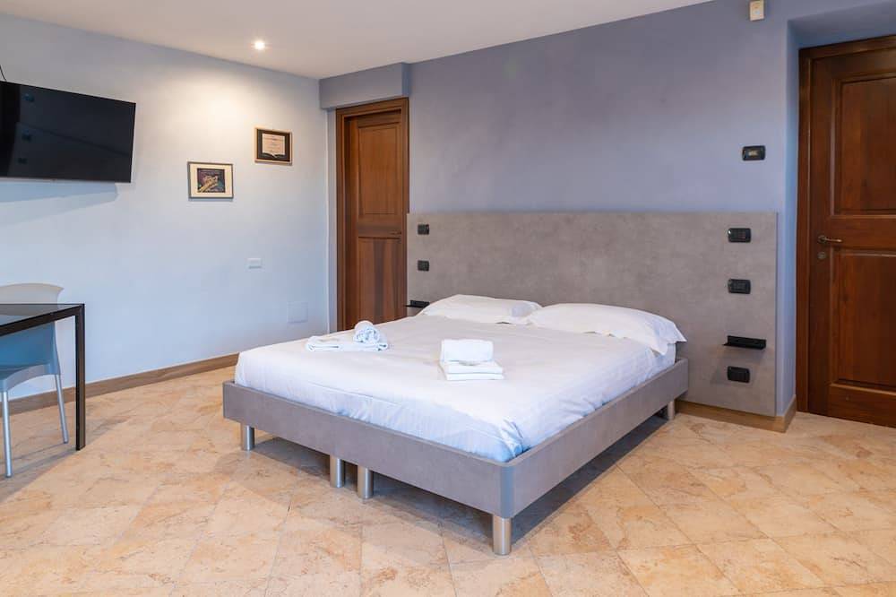 Apartamento entero, \"La Picchiera\" 1-room apartment with kitchen and garden, surrounded by vineyards in La Morra (Italia), Langhe