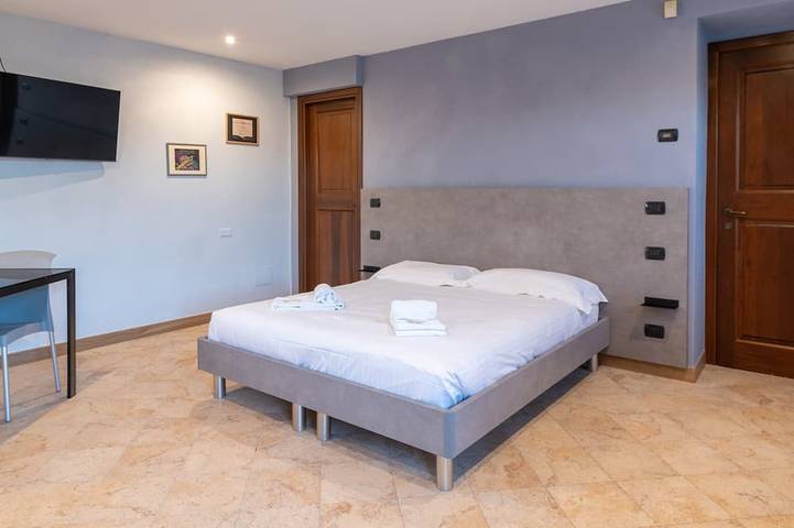 Appartement entier, \"La Picchiera\" 1-room apartment with kitchen and garden, surrounded by vineyards in La Morra, Langhe