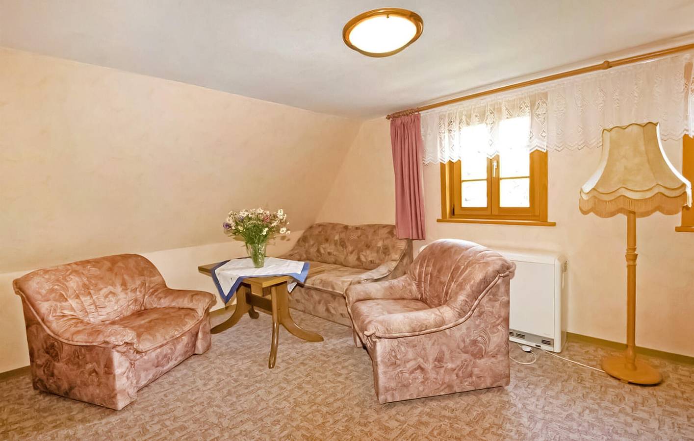 Ganze Ferienwohnung, Modernes Apartment mit Garten, Parkplatz und WiFi - 2km nach Český Jiřetín in Neuhausen/Erzgebirge, Chemnitz und Umgebung