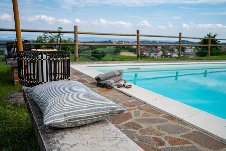 Casa vacanza per 12 persone, con vista lago e giardino nonché piscina in Puegnago del Garda