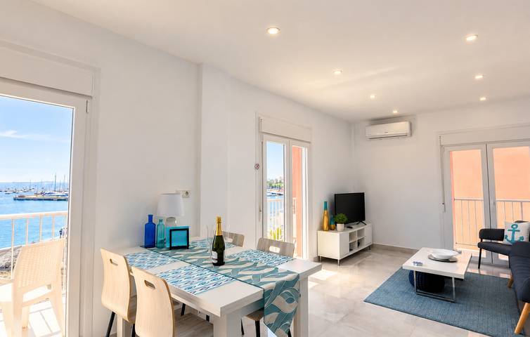 Apartamento vacacional entero, Apartamento con terraza junto a la playa, aire acondicionado y aparcamiento in Playa Villananitos (San Pedro del Pinatar), San Pedro del Pinatar