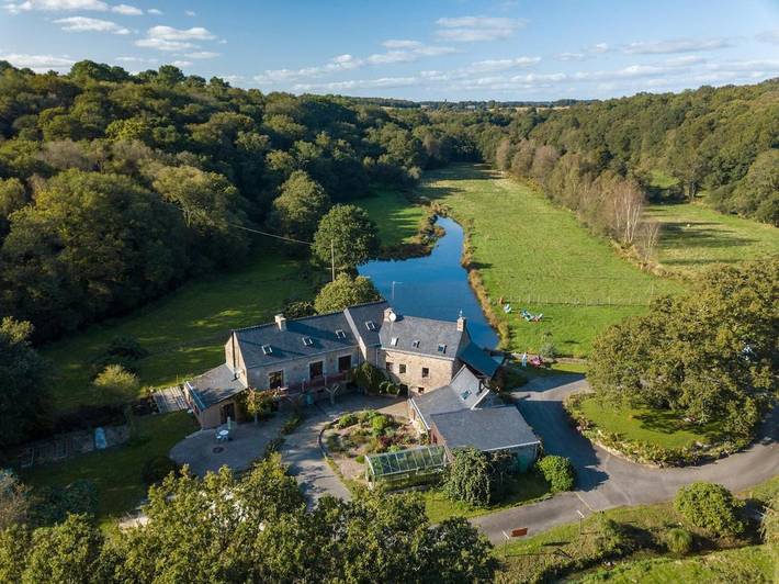 Chambre d’hôte pour 2 personnes, avec Balcon et Terrasse ainsi que Jardin et Vue sur le lac à Pluvigner