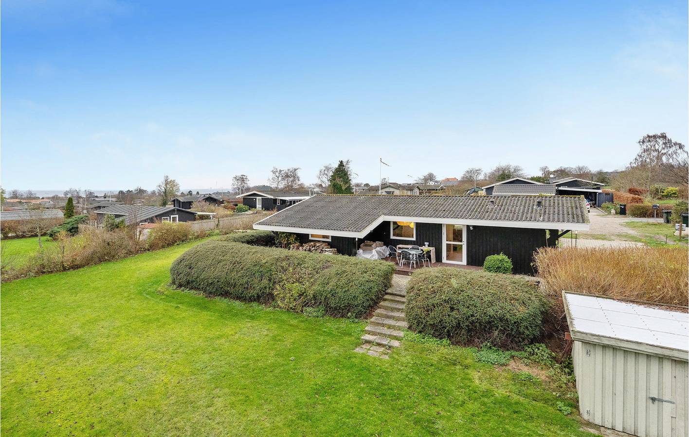 Ferienhaus für 6 Personen mit Terrasse in Følle Strand, Süddjursland