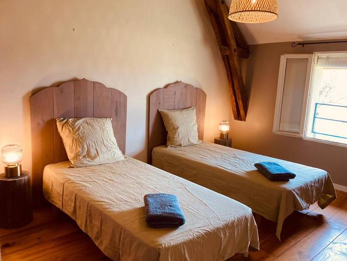 Location de vacances pour 4 personnes, avec terrasse et vue ainsi que jardin et piscine à Gondrin - 3