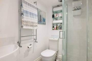 Log Cabin for 4 People in Brighton, Sussex, Photo 4