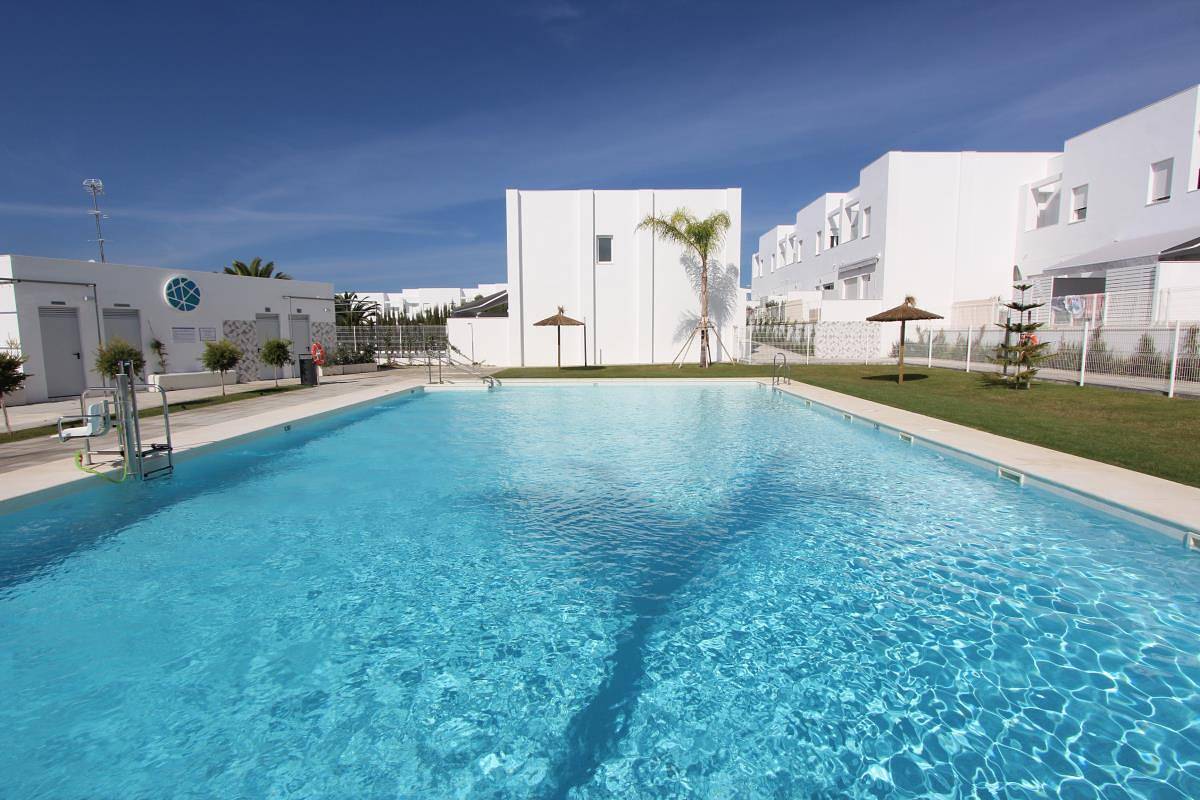 Casa Los Barcos 1 - Modernes, komfortables Reihenhaus mit Gemeinschaftspool in Strandnähe in La Fontanilla, Conil de la Frontera
