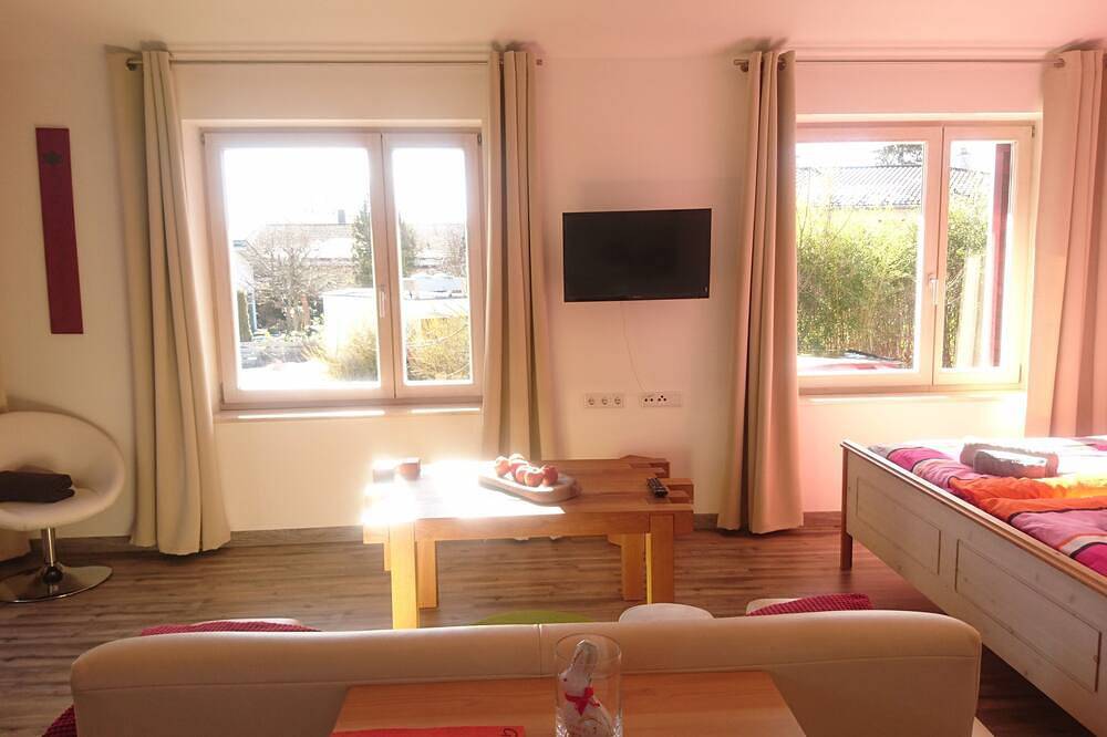 Ganze Wohnung, Gemütliche Ferienwohnung 40m2 Kiebitz am Stadtrand von Rosenheim Oberbayern in Rosenheim, Oberbayern