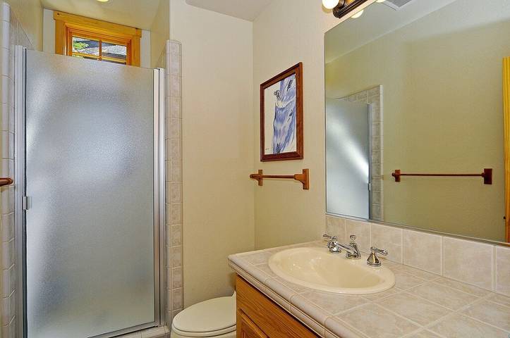 Vacation rental for 12 people, with balcony and yard as well as hot tub in Squaw Valley