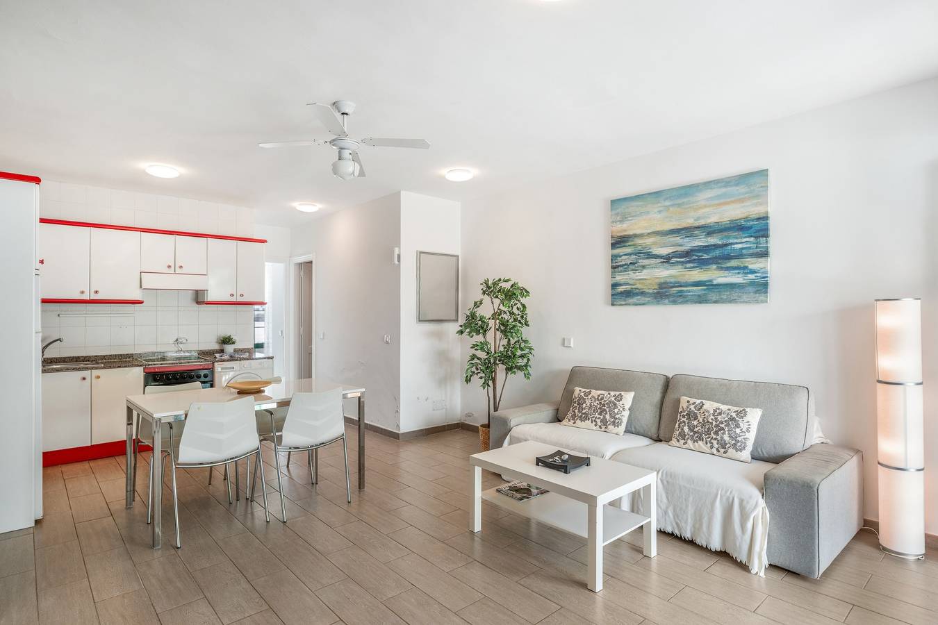 Vacation Apartment 'Real' with Private Terrace, Shared Garden and Wi-Fi in Playa Blanca, Yaiza