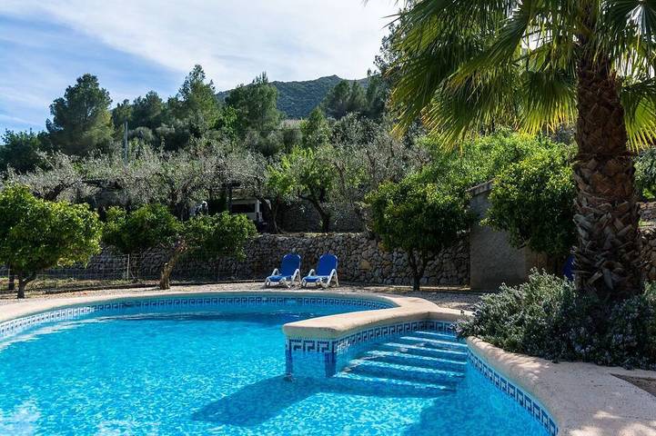 Location de vacances pour 6 personnes, avec jardin ainsi que terrasse et piscine à Murla