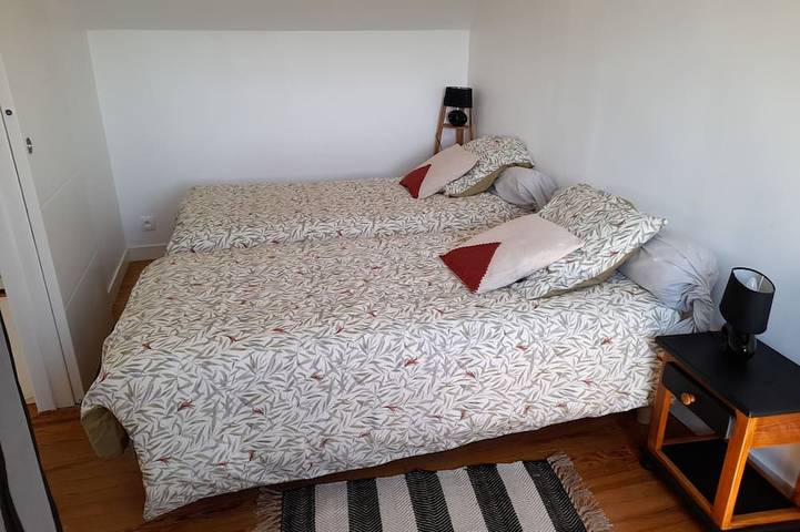 Location de vacances pour 4 personnes, avec terrasse et jardin à Plounévez-Lochrist - 4