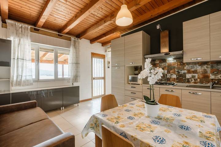 Vakantieappartement voor 4 personen, with Terras and Whirlpool as well as Zwembad in Manerba del Garda