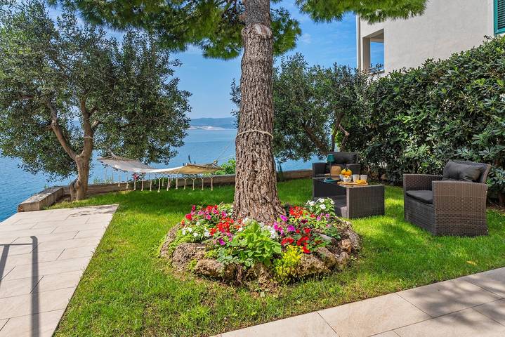 Strandvilla Del Mar mit privatem Pool in Mimice, Omis-Riviera