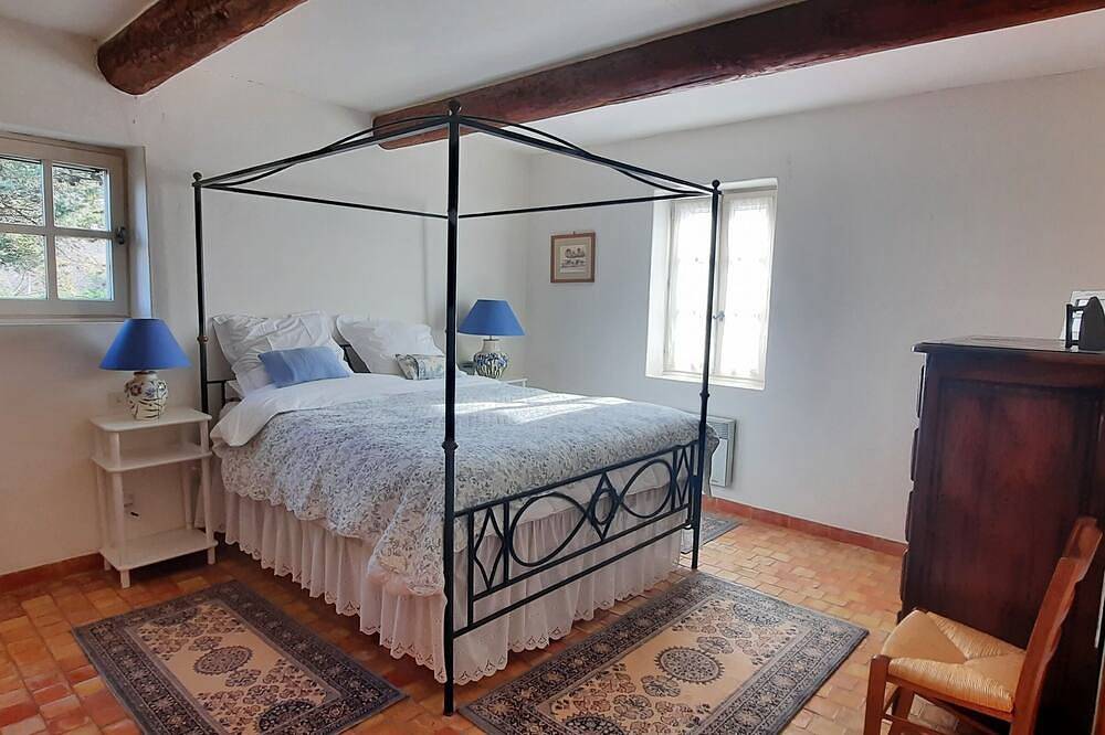 Charming stone house, private pool (5 * 10 m) in Gordes in Gordes, Parc naturel régional du Luberon