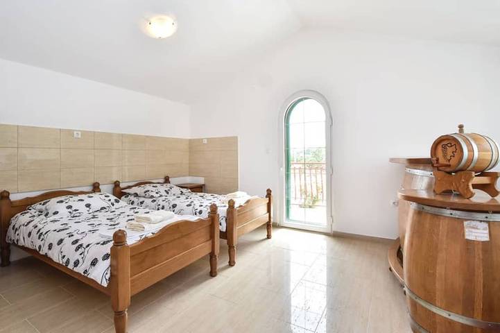 Villa Bosnjak with a private pool in Dalmatinisches Zagora