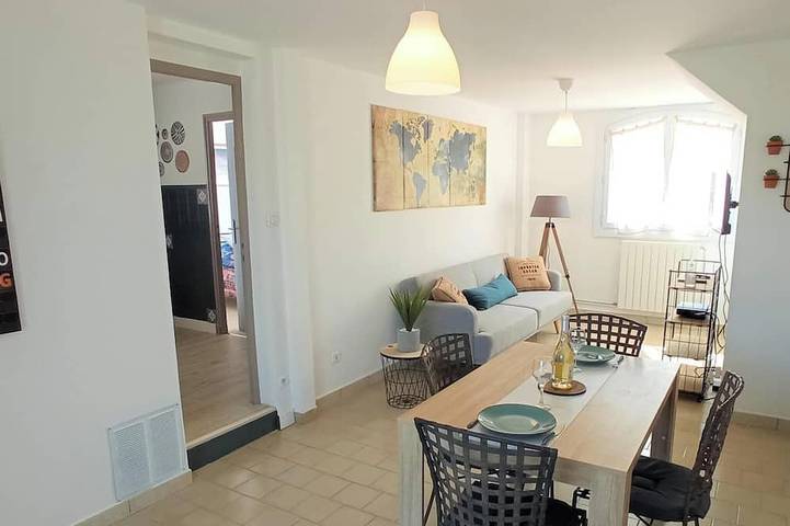 Gîte pour 3 personnes, avec jardin ainsi que terrasse et piscine à Saint-Julien-les-Rosiers - 4