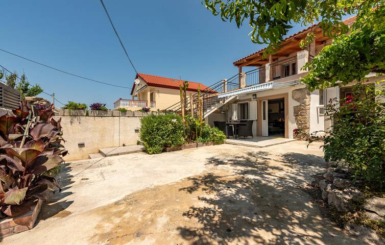 Apartament wakacyjny dla 3 osób w Ljubac