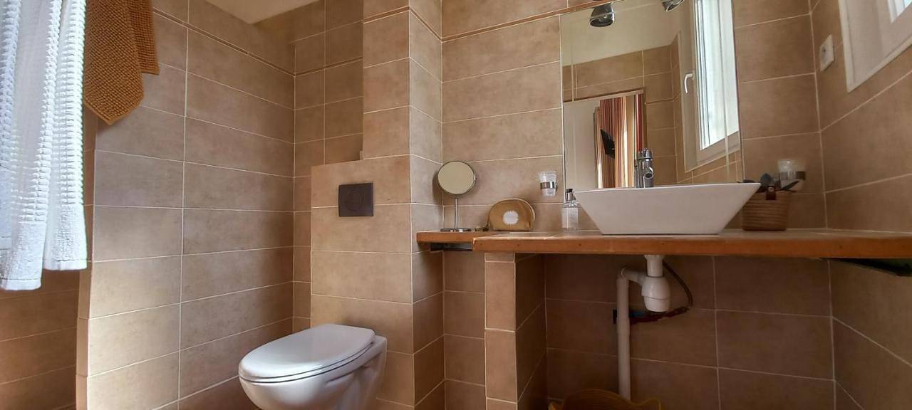 Double Room with Private Bathroom in Gruissan (Ville), Gruissan
