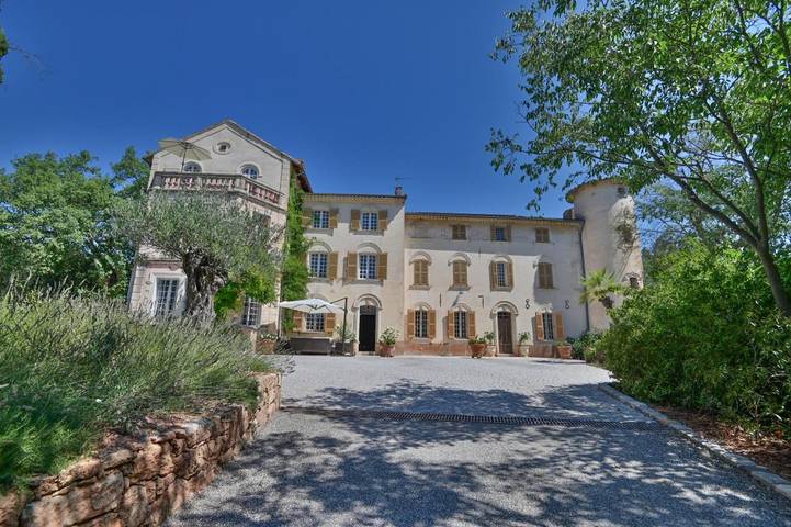 Hôtel pour 2 personnes, avec Terrasse et Jacuzzi ainsi que Jardin et Piscine à Taradeau