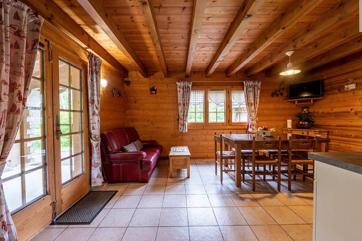 Chalet 'Mitoyen 4 Personnes' avec vue sur les montagnes, terrasse privée et Wi-Fi in Alex (Annecy), Région d'Annecy