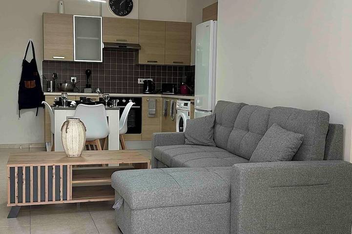 Apartament wakacyjny dla 4 osób, z balkon i basen oraz ogród w Tersefanu
