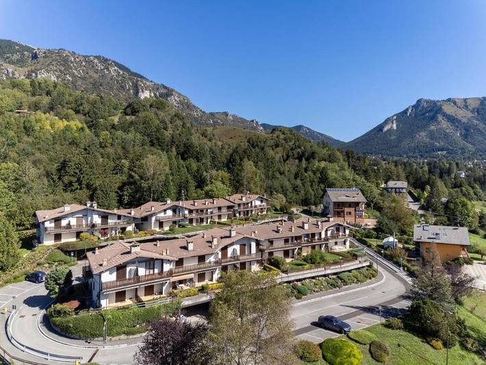 Appartamento per 6 persone, con Balcone e Terrazza nonché Giardino e Panorama a Castione della Presolana