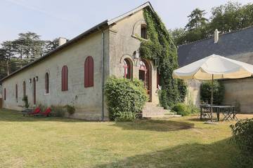 Gîte pour 8 personnes, avec terrasse ainsi que piscine et jardin à Saint-Paterne-Racan