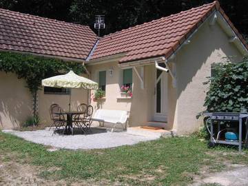 Gîte pour 4 personnes, avec terrasse ainsi que vue et jardin à Arthez-de-Béarn