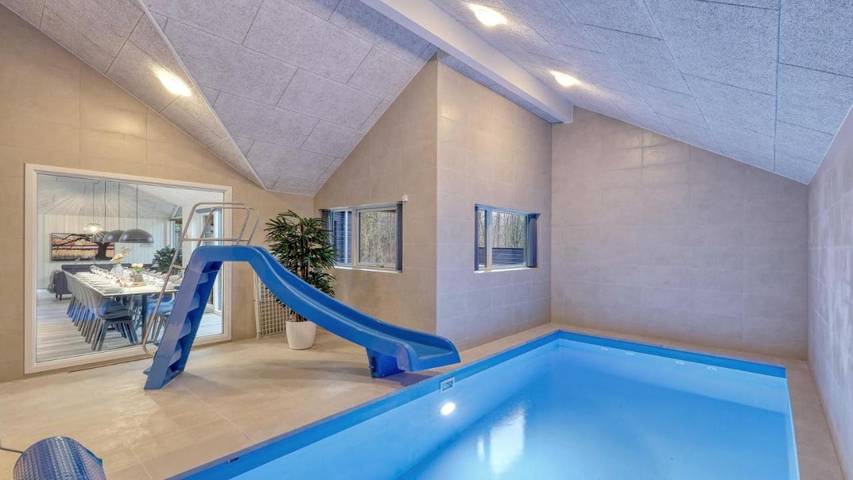 Ferienhaus für 16 Personen, mit Whirlpool und Terrasse sowie Garten und Pool in Jesendorf