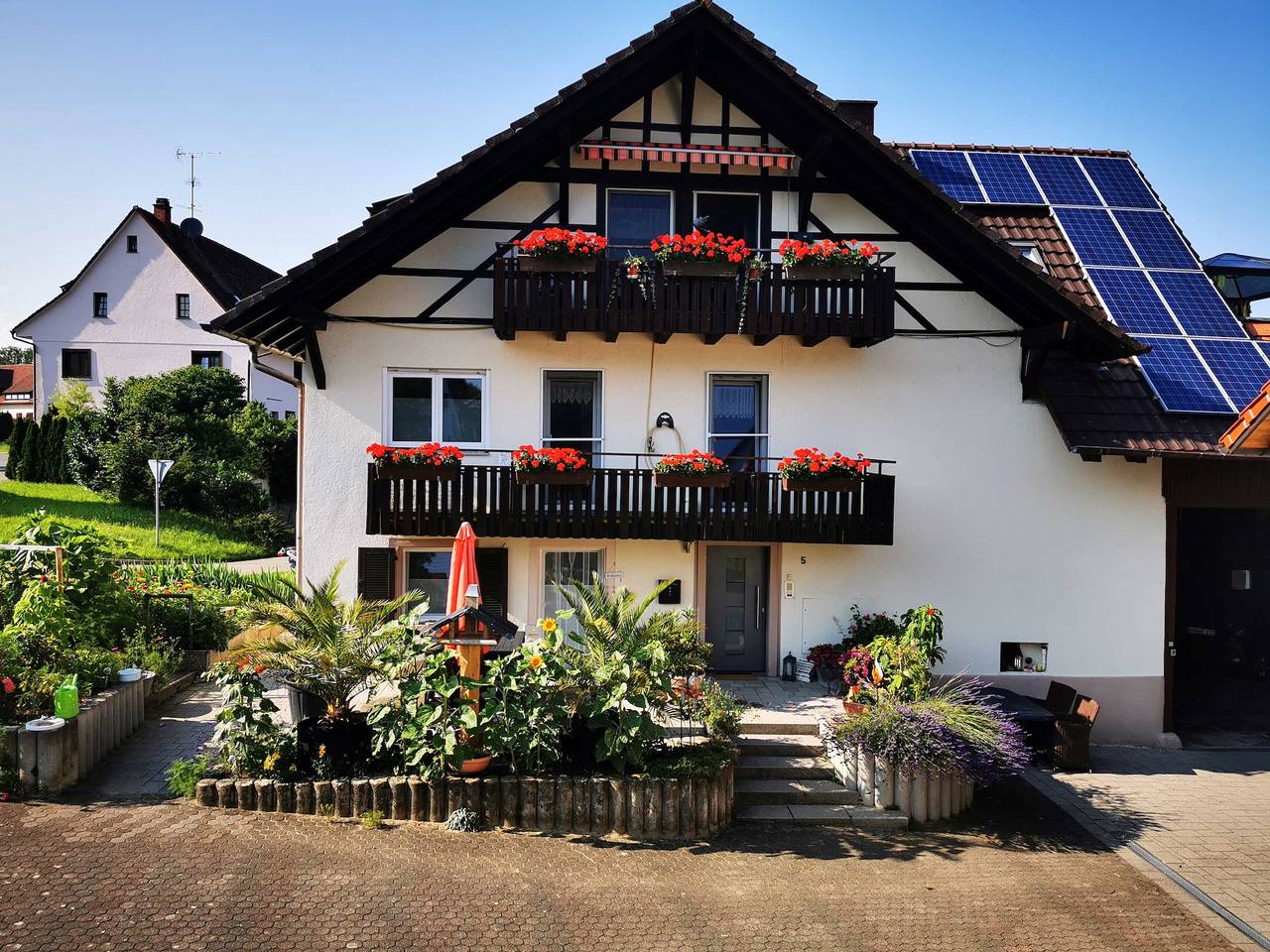 Ganze Ferienwohnung, Ferienwohnung Rosa - 2,5-Zimmer-Wohnung, 2 Terrassen, Eg in Gaienhofen, Untersee