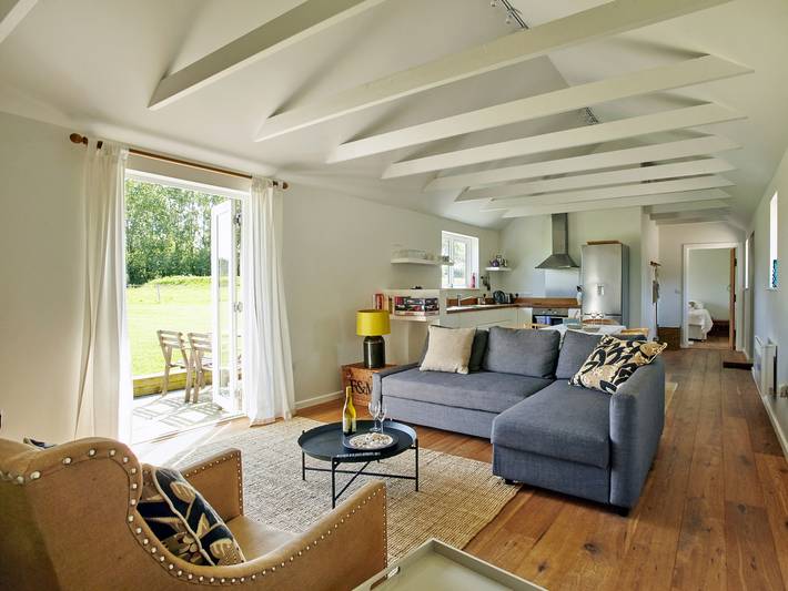Cottage for 4 people, with garden, with pets in West Sussex
