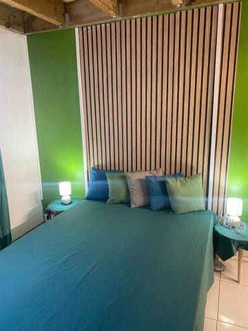 Gîte pour 2 personnes, avec vue et jardin dans Cambuston