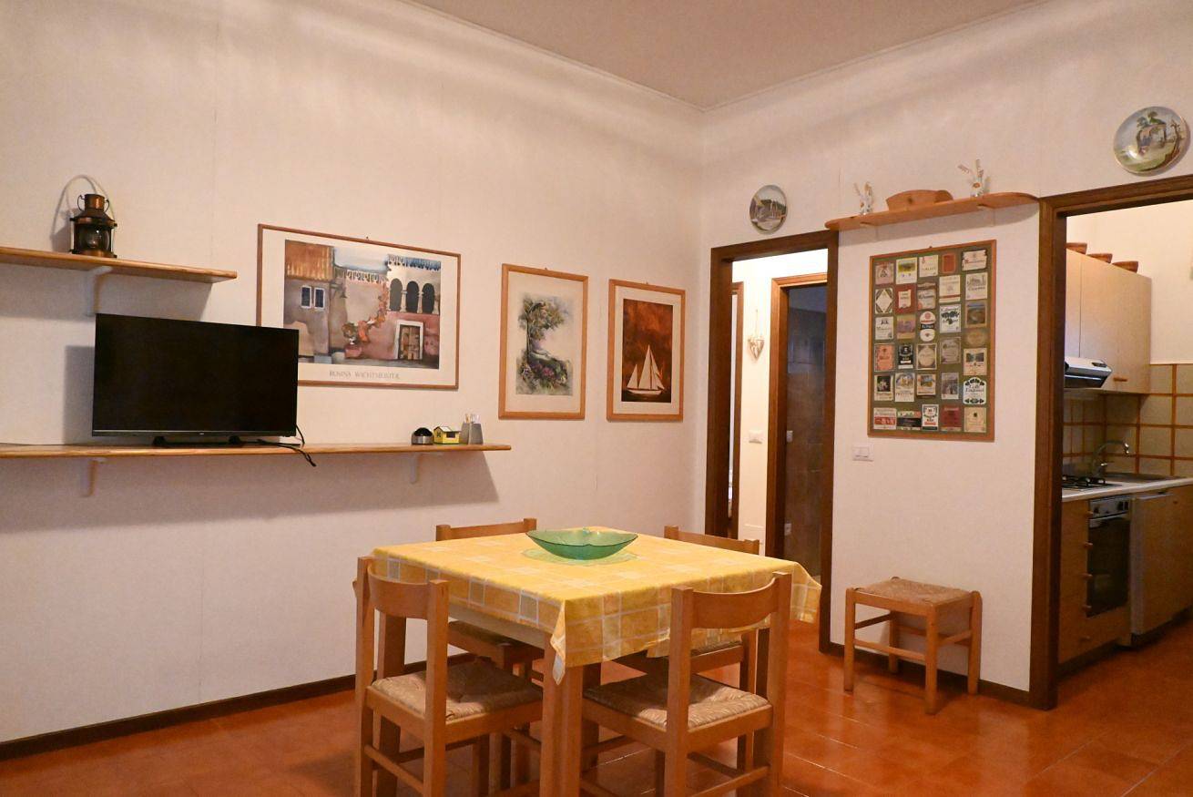 Entire apartment, N295 – Numana, three-room apartment a stone's throw from the center in Sirolo, Riviera del Conero