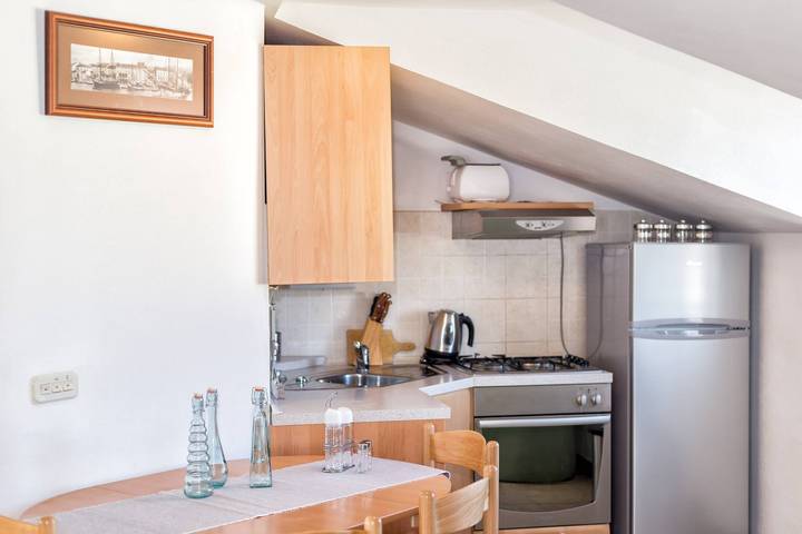 Ferienwohnung für 6 Personen, mit Balkon in Vodice - 2