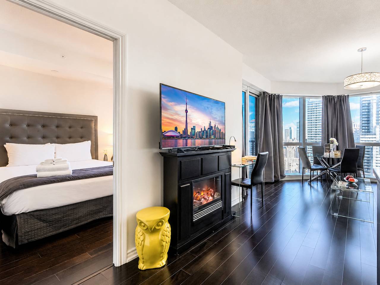 Apartamento vacacional entero, Suite de 2 dormitorios en el centro de Toronto cerca del distrito financiero, la Universidad de Toronto y los hospitales Uhn in Toronto, Lago Ontario (Kanada)
