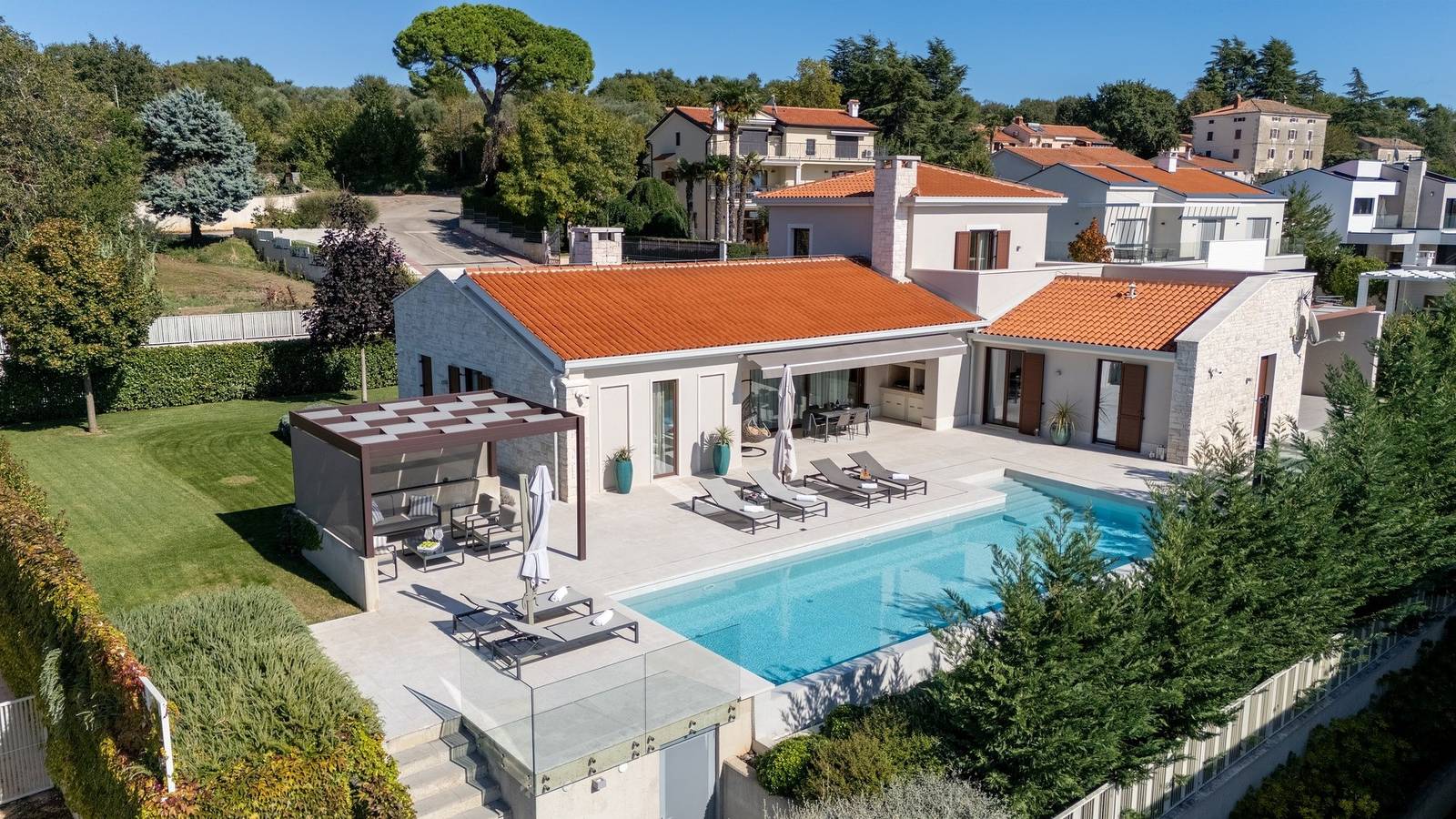 Villa moderna Efa con piscina in Visignano (Općina), Istria centrale