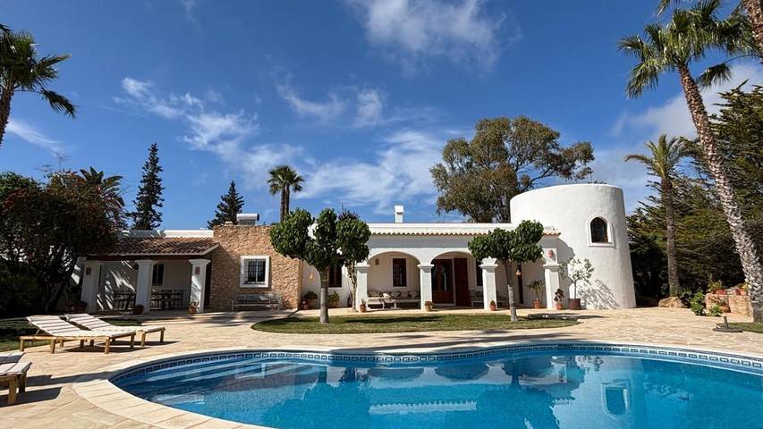 Casa rural para 10 personas, con vistas además de piscina y jardín en San Miguel de Balansat - 3
