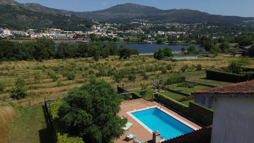 Location de vacances pour 8 personnes, avec terrasse ainsi que vue et piscine, animaux acceptés à Tomiño - 4