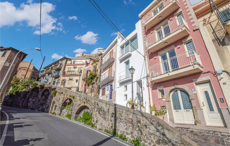 Casa vacanza per 8 persone, con Terrazza e Giardino a Scilla