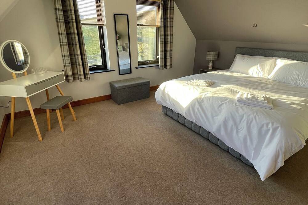 Switha- 3 bed home in Orkney, Scotland with hot tub and outstanding sea views in Orkney Inseln