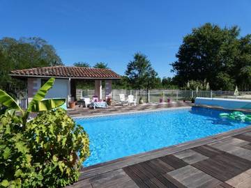 Gîte pour 4 personnes, avec piscine et jardin à Mézos