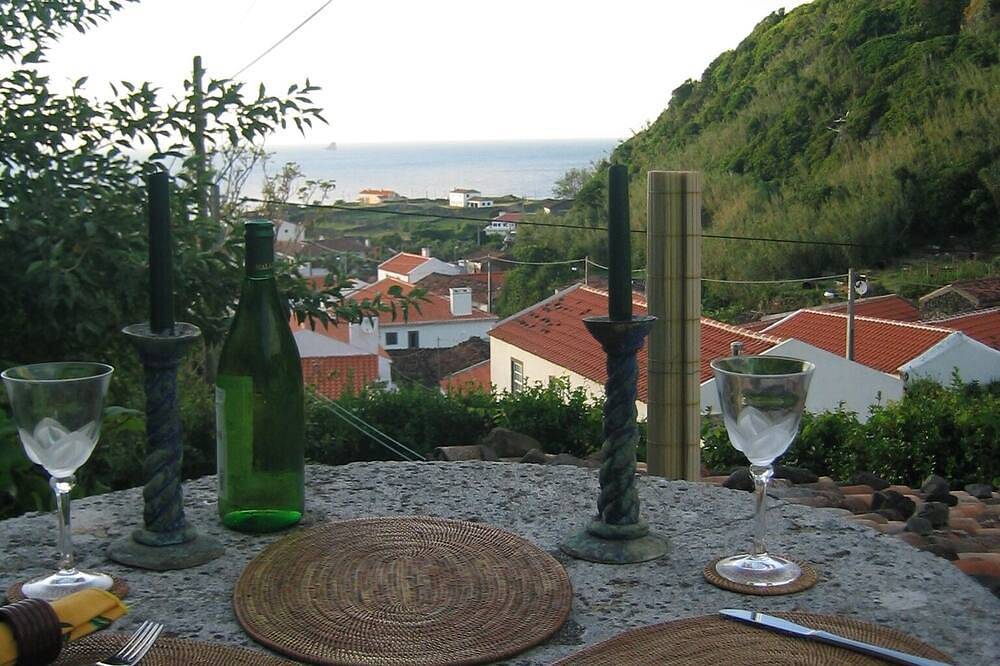 Sea views over Europe's westmost village - Faja Grande, Flores Island in Fajã Grande, Flores (Azoren)