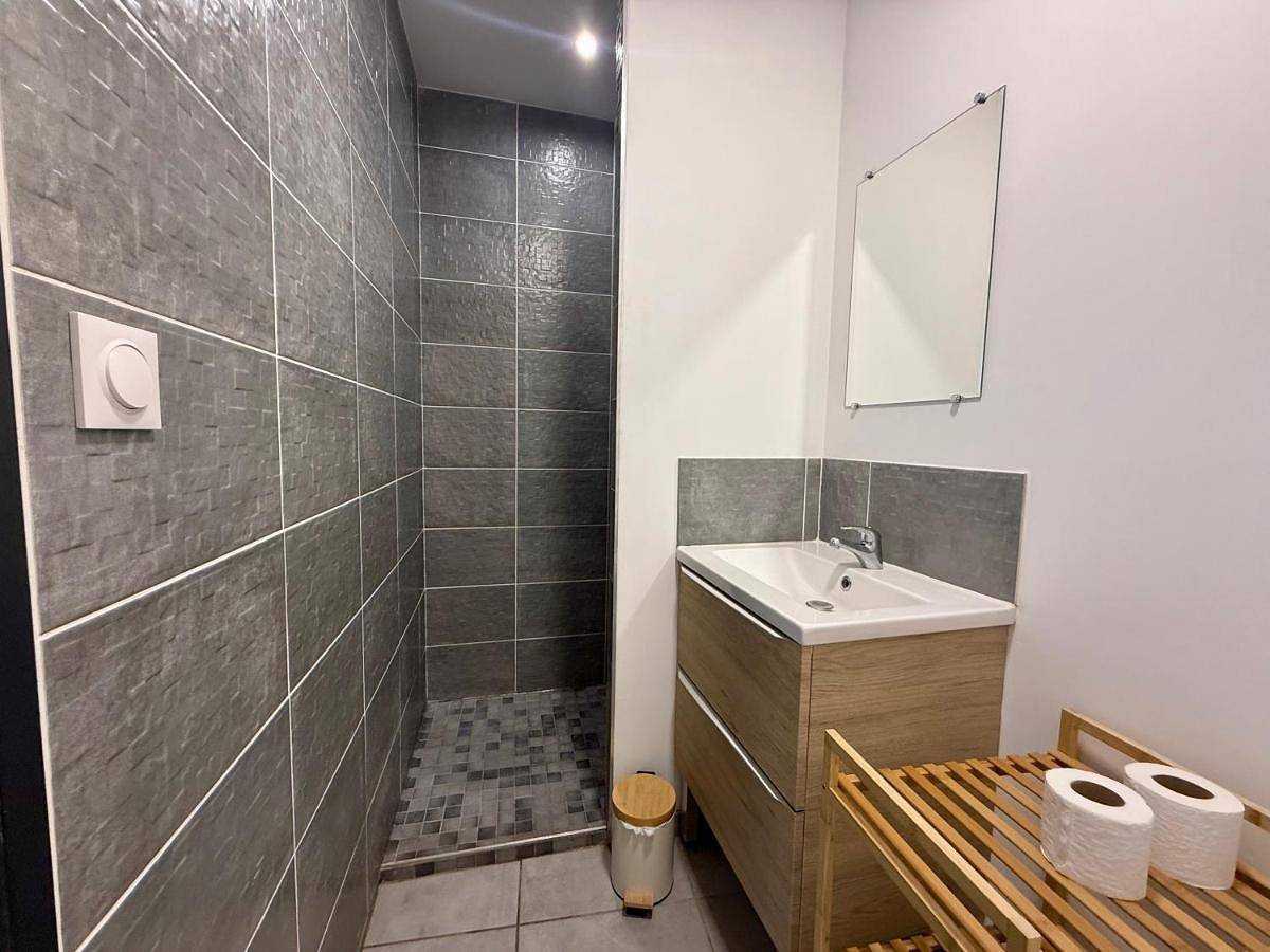 Appartement entier, L'Appart T2 Ibiza Chic & Terrasse - 5 min Circuit in Arnage, Sarthe